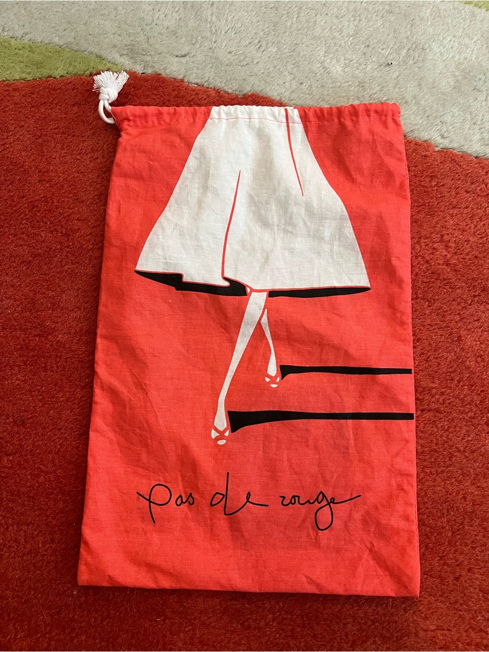 Red 'Pas de rouge' Drawstring Linen Bag